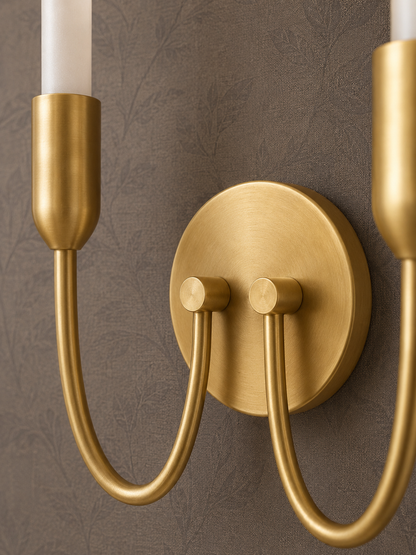 Augustine wandlamp Melkwit-messing