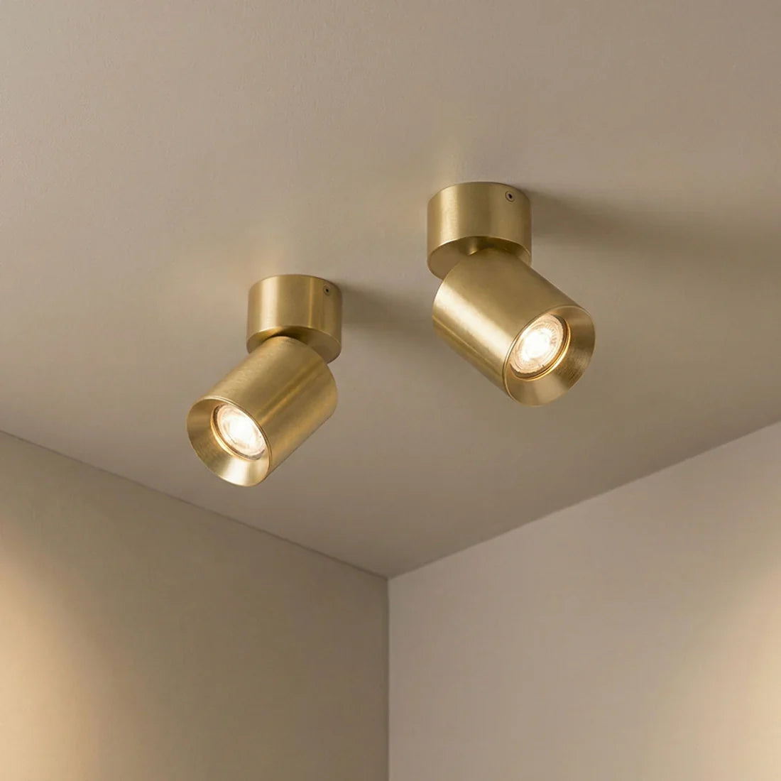 Nova Direction | richtbarer Aufbau-Spot | GU10 3 Farben