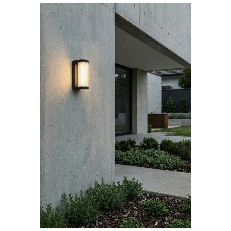 Azzardo EBRO wandlamp aan de gevel